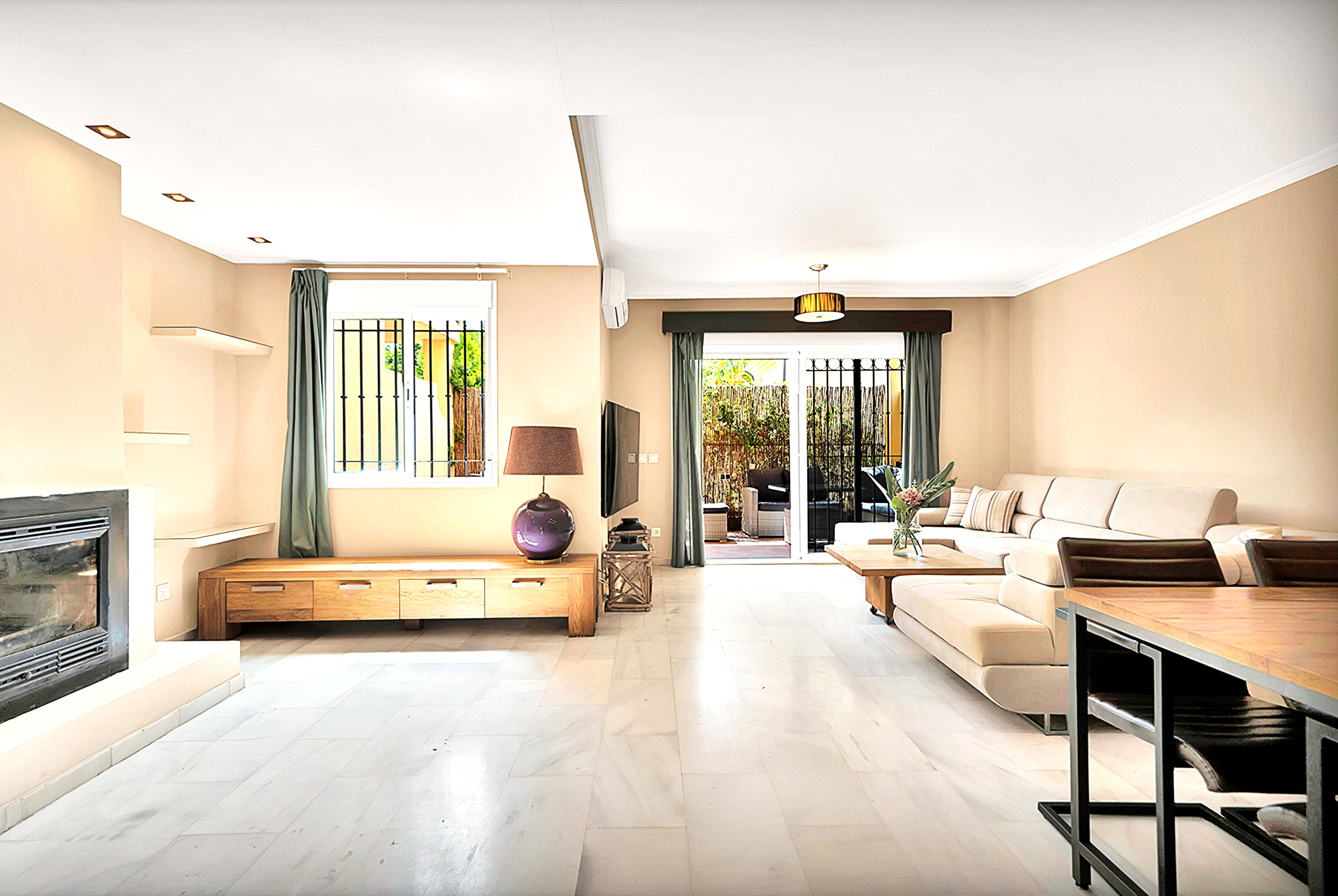 Living room of Single-family semi-detached to rent in Marbella  with Air Conditioner, Heating and Terrace