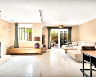 Sala d'estar de Casa adosada de lloguer en Marbella amb Calefacció, Terrassa i Alarma