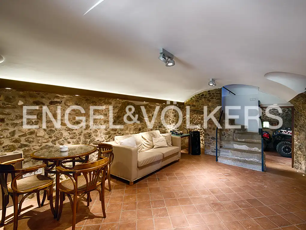 Country homes for sale in Lladó
