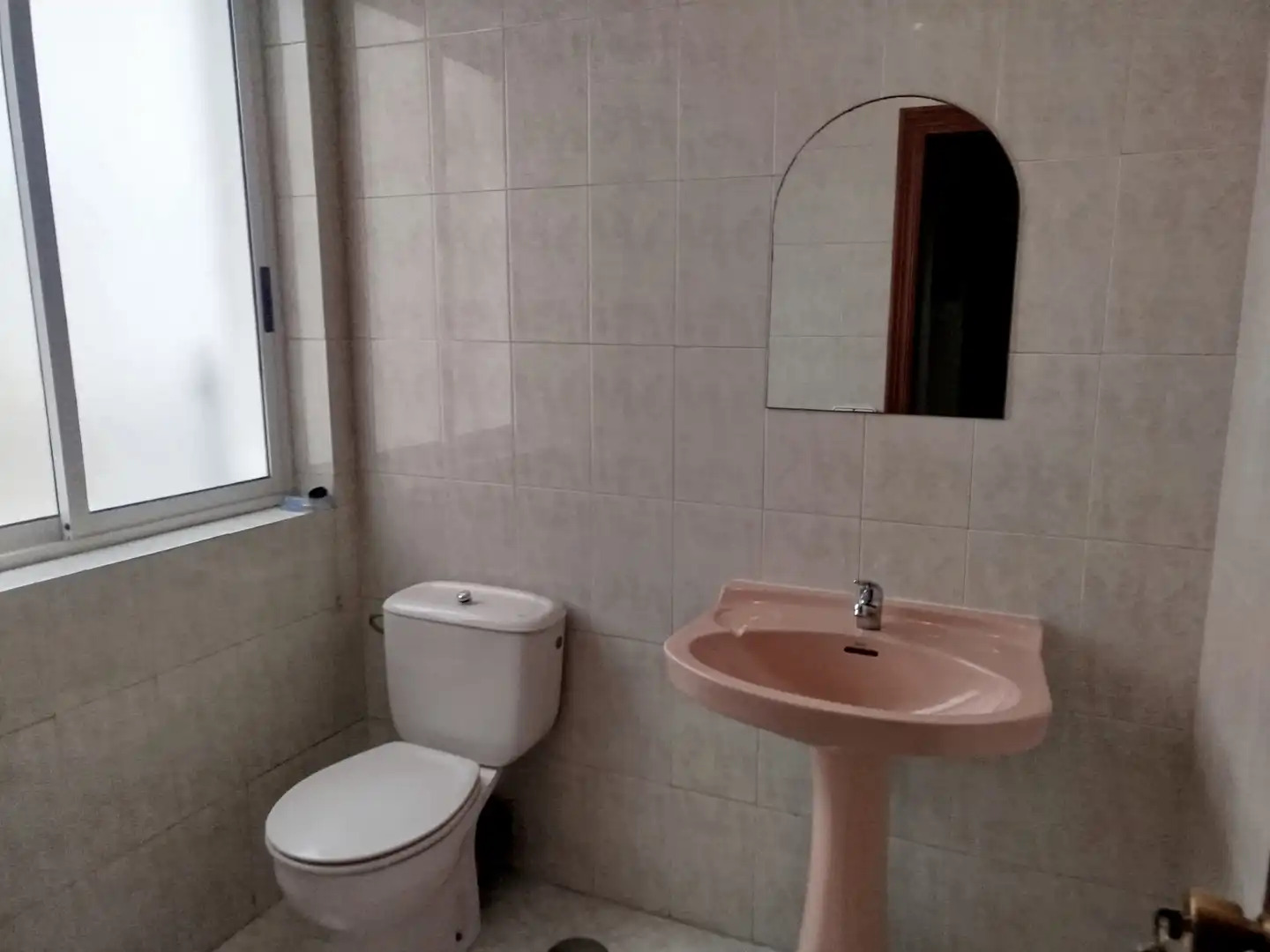 Baño de Oficina de alquiler en Santander