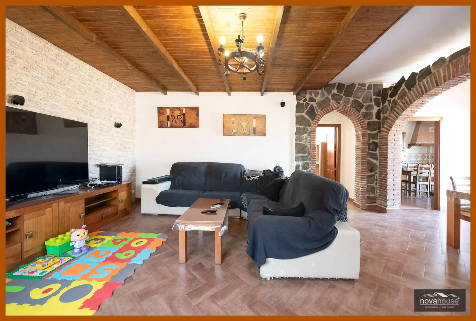 Sala de estar de Casa o chalet en venta en Rincón de la Victoria con Aire acondicionado, Calefacción y Jardín privado