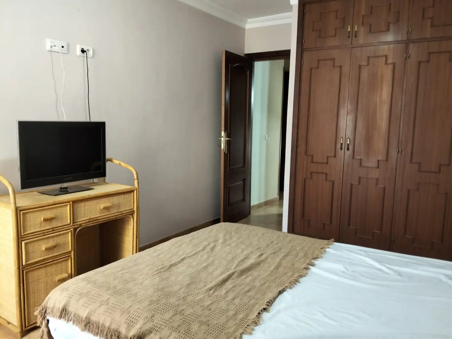 Schlafzimmer von Erdgeschoss zur Miete in Arona mit Terrasse, Möbliert und Ofen
