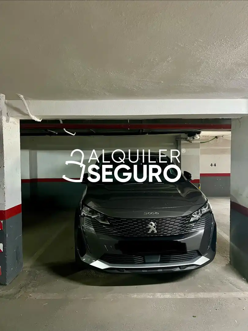 Parking of Flat for rent in Madrid  with Air Conditioner, Heating and Furnished