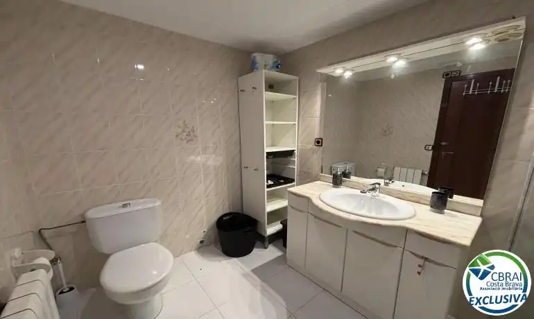 Bany de Apartament en venda en Roses amb Calefacció i Moblat