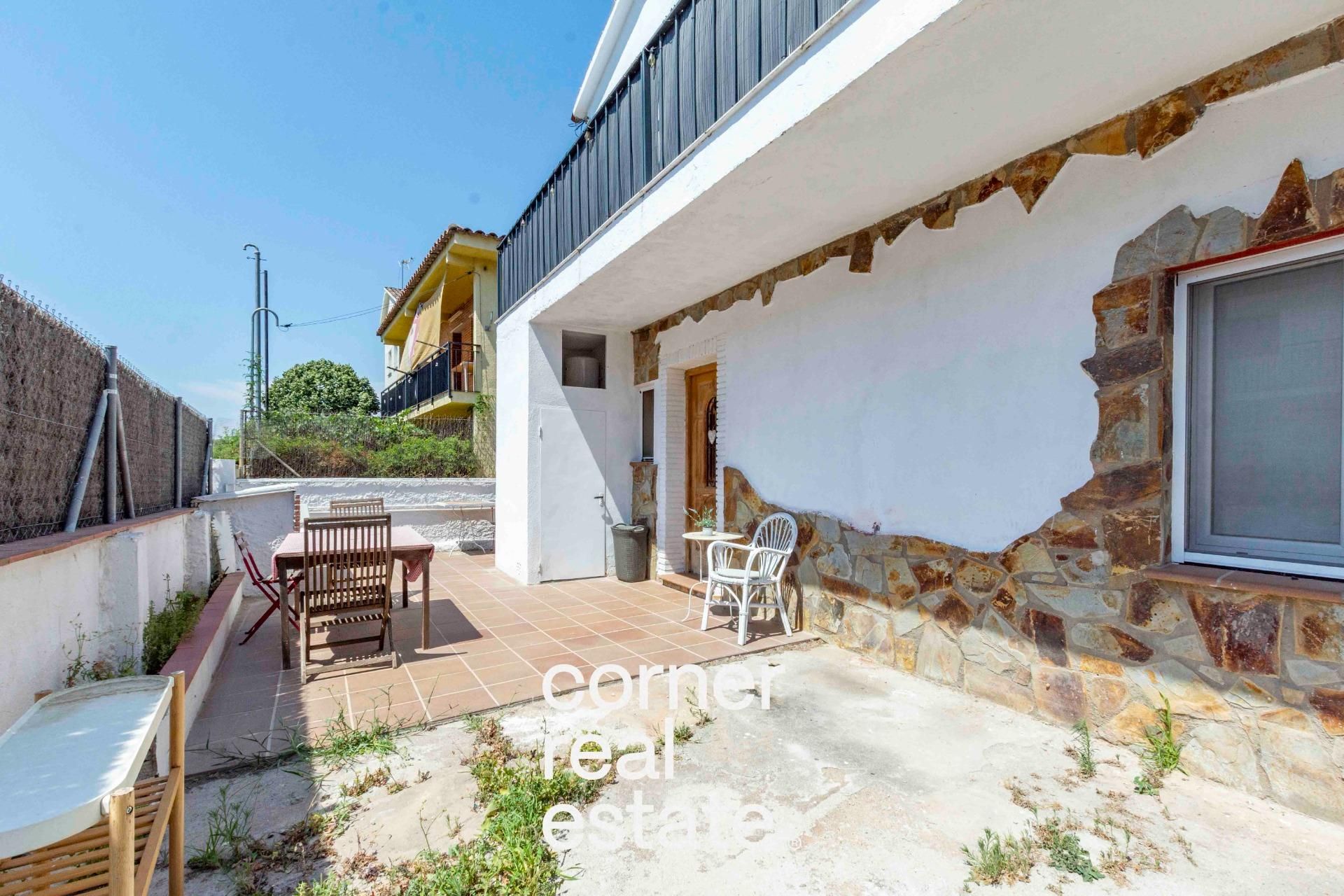 Exterior view of Flat for sale in Sant Cugat del Vallès  with Air Conditioner, Private garden and Terrace