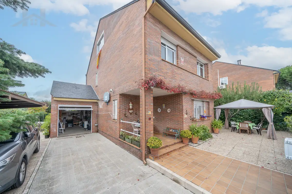 Exterior view of Houses for sale in Torrelodones  with Air Conditioner, Heating and Private garden