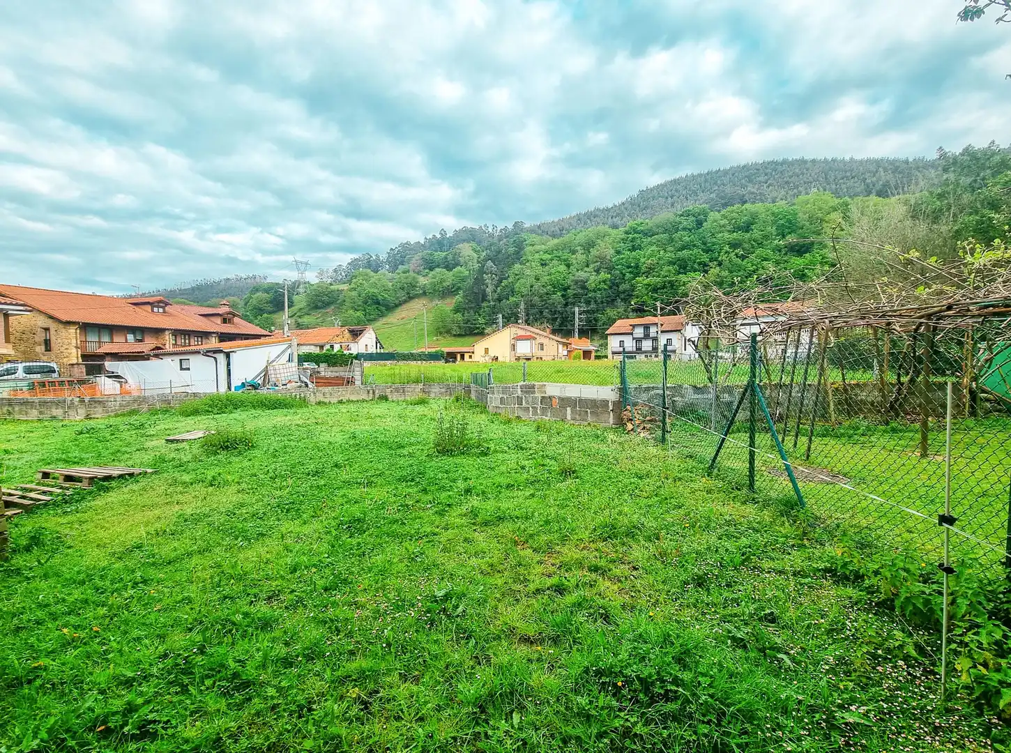 Houses for sale in Castañeda  with Private garden