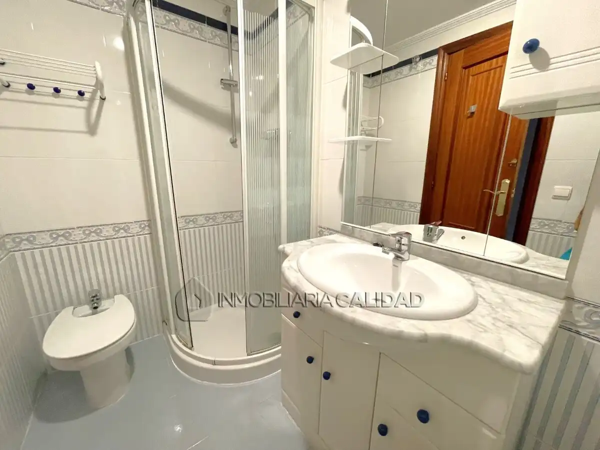 Bathroom of Flat for rent in Burgos  with Heating and Furnished
