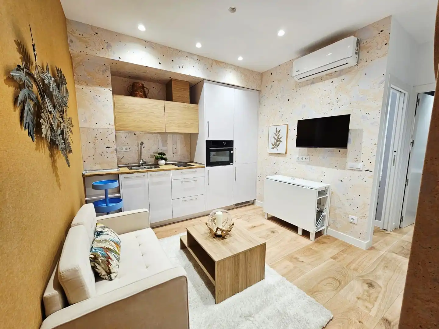 Sala d'estar de Apartament en venda en Madrid amb Aire condicionat, Calefacció i Moblat