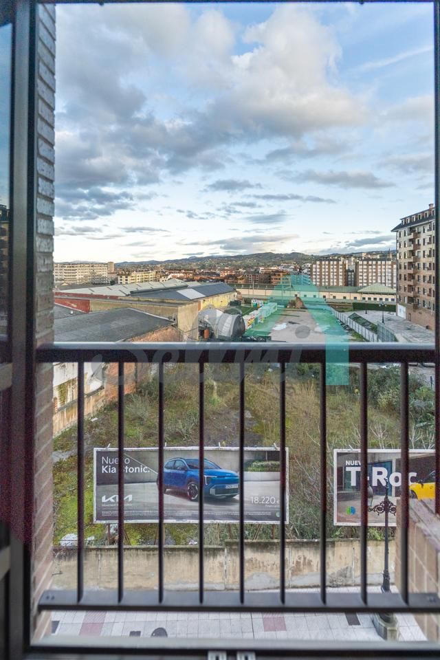 Exterior view of Flat for sale in Oviedo   with Heating, Parquet flooring and Storage room