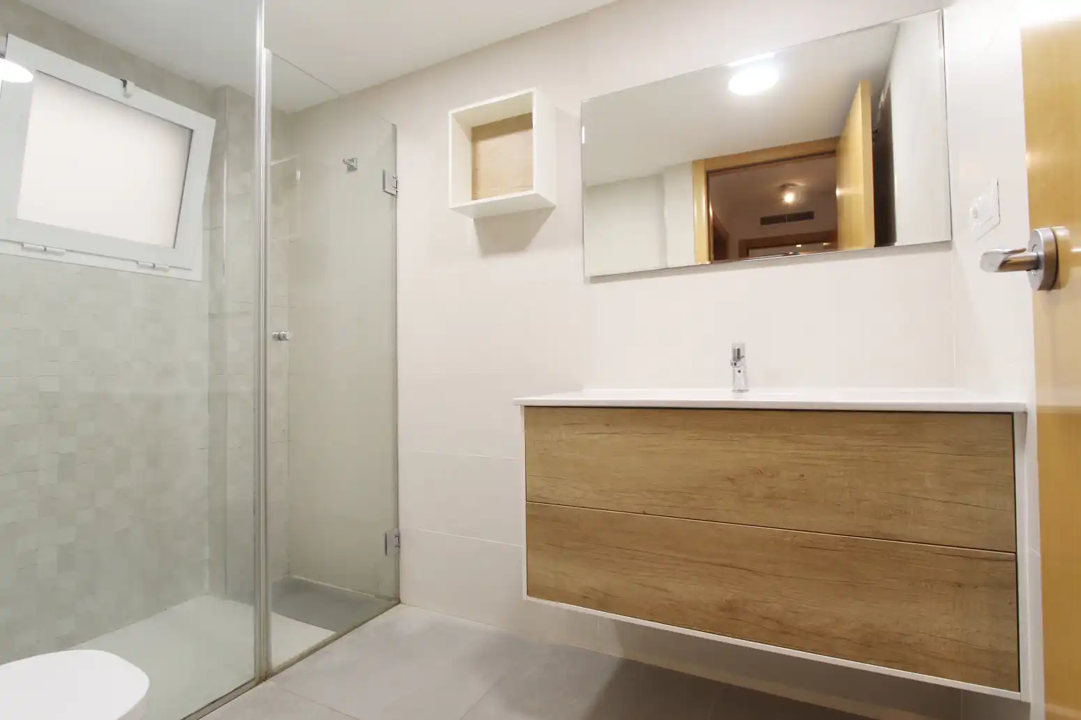 Badezimmer von Wohnung zum Verkauf in Aldaia mit Terrasse und Abstellraum