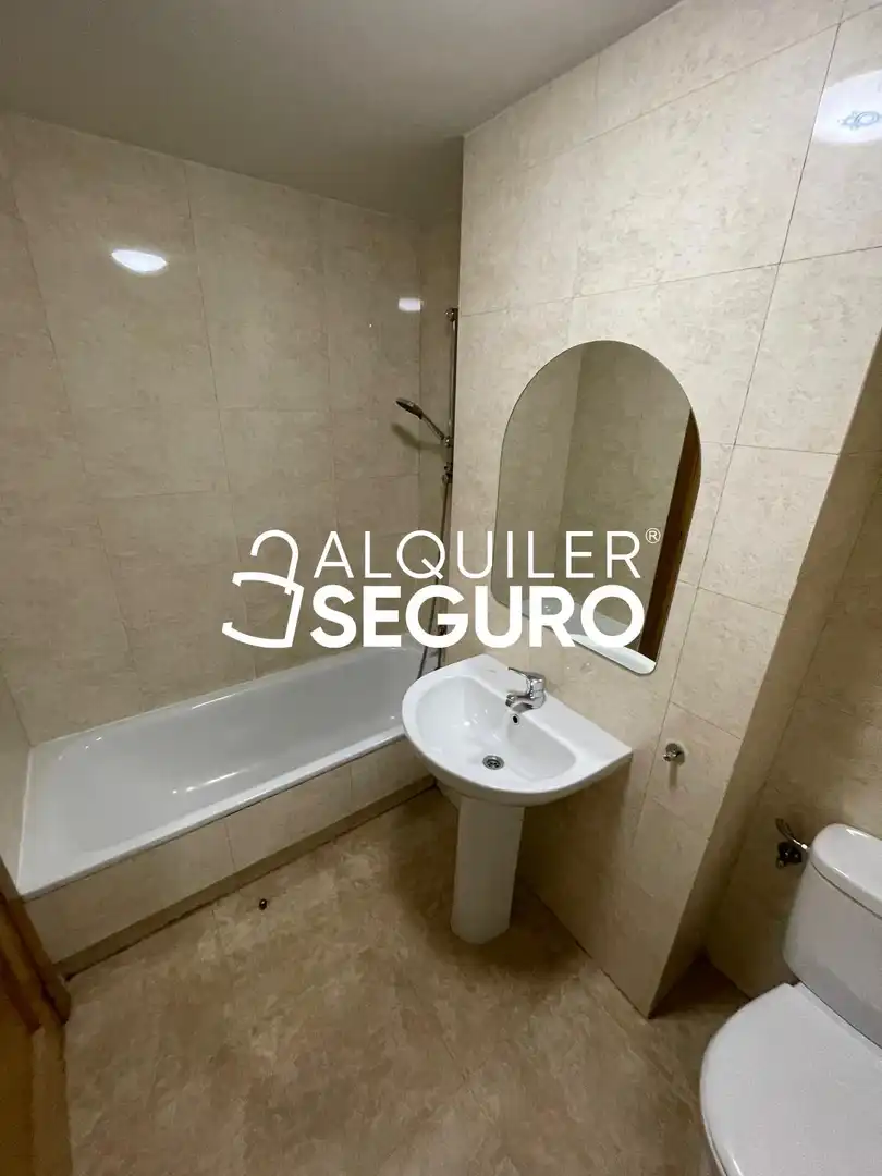 Bathroom of Flat for rent in Usera