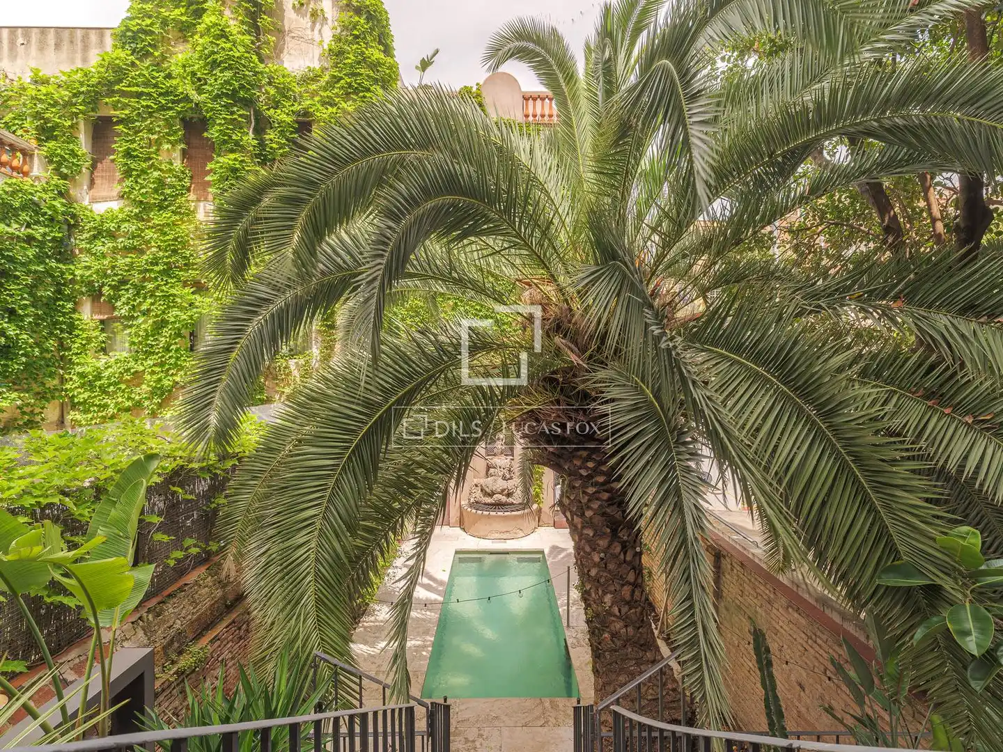 Vista exterior de Piso en venta en Barcelona con Aire acondicionado, Calefacción y Jardín privado