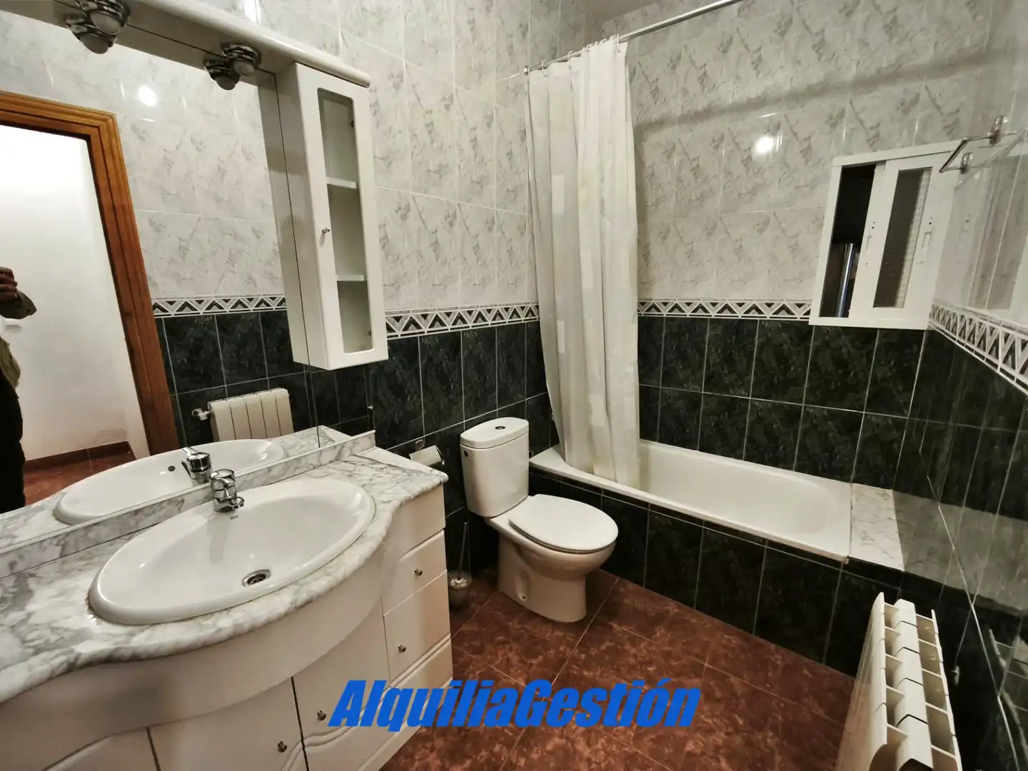 Baño de Casa adosada en venta en Tamajón con Calefacción, Terraza y Balcón
