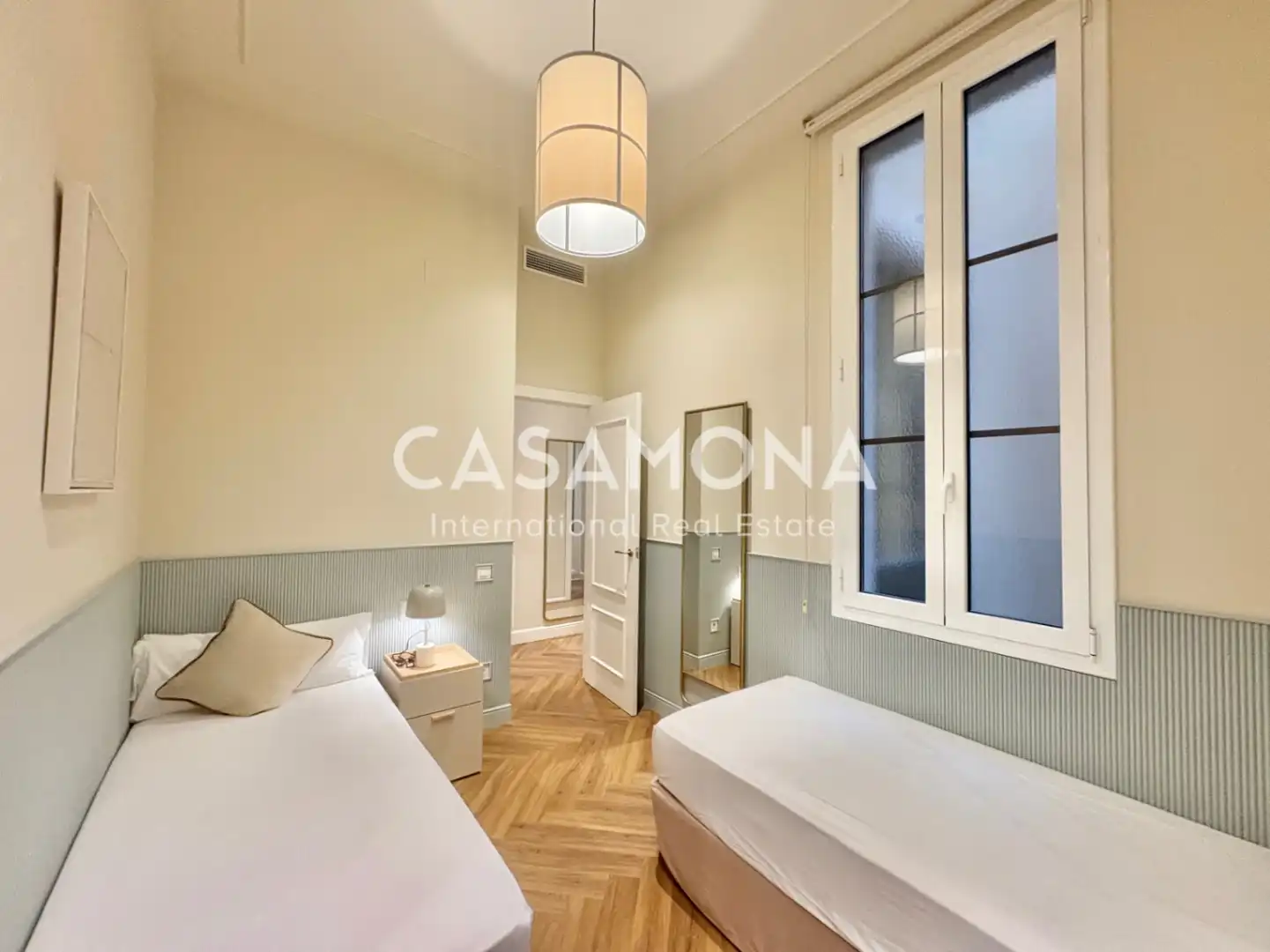 Dormitori de Apartament en venda en Barcelona amb Aire condicionat, Calefacció i Terrassa