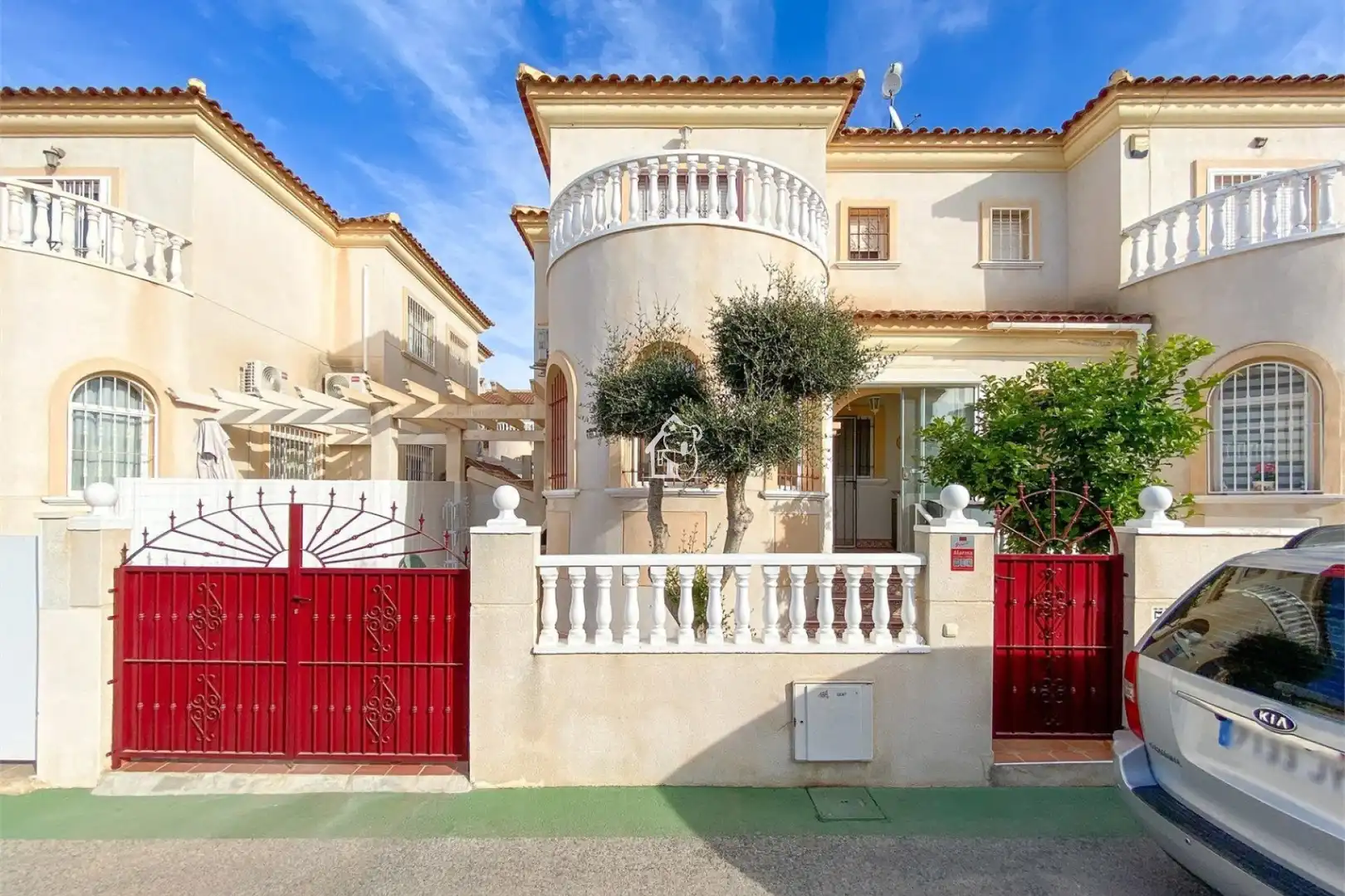 Vista exterior de Casa adosada en venda en Torrevieja amb Aire condicionat, Jardí privat i Terrassa