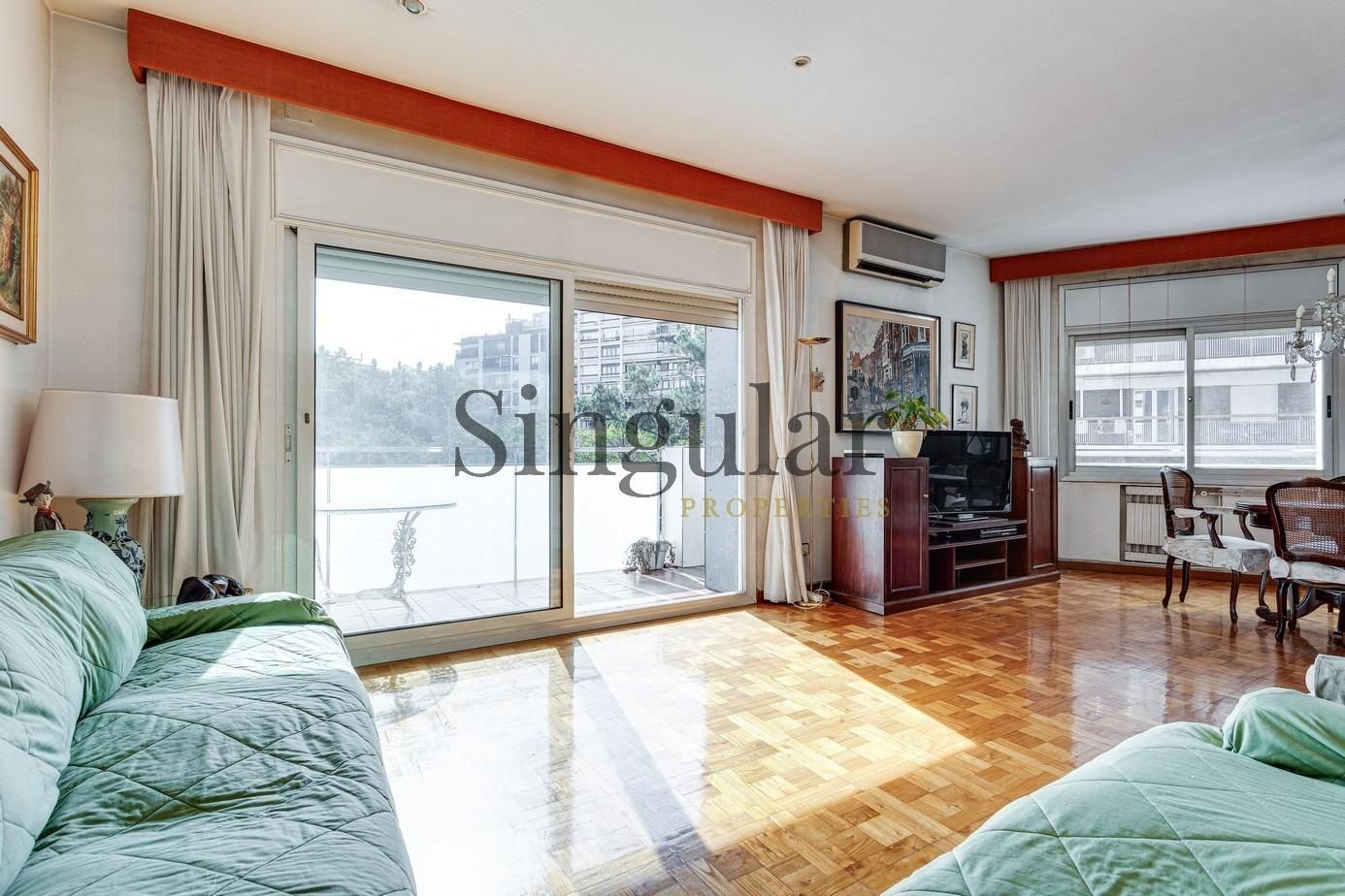 Bedroom of Flat for sale in  Barcelona Capital  with Air Conditioner, Parquet flooring and Terrace