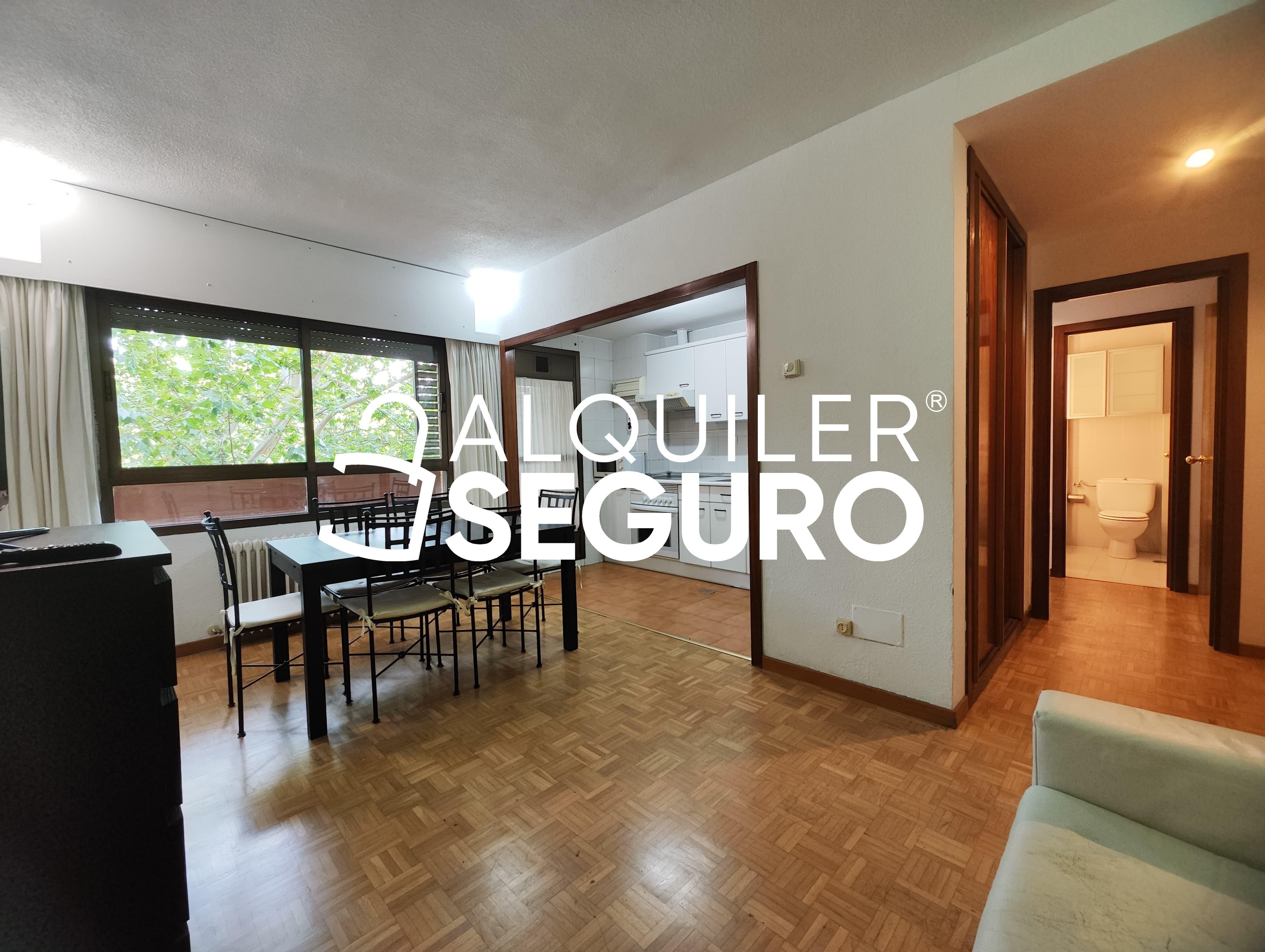Habitación de Piso de alquiler en  Madrid Capital con Calefacción, Terraza y Piscina