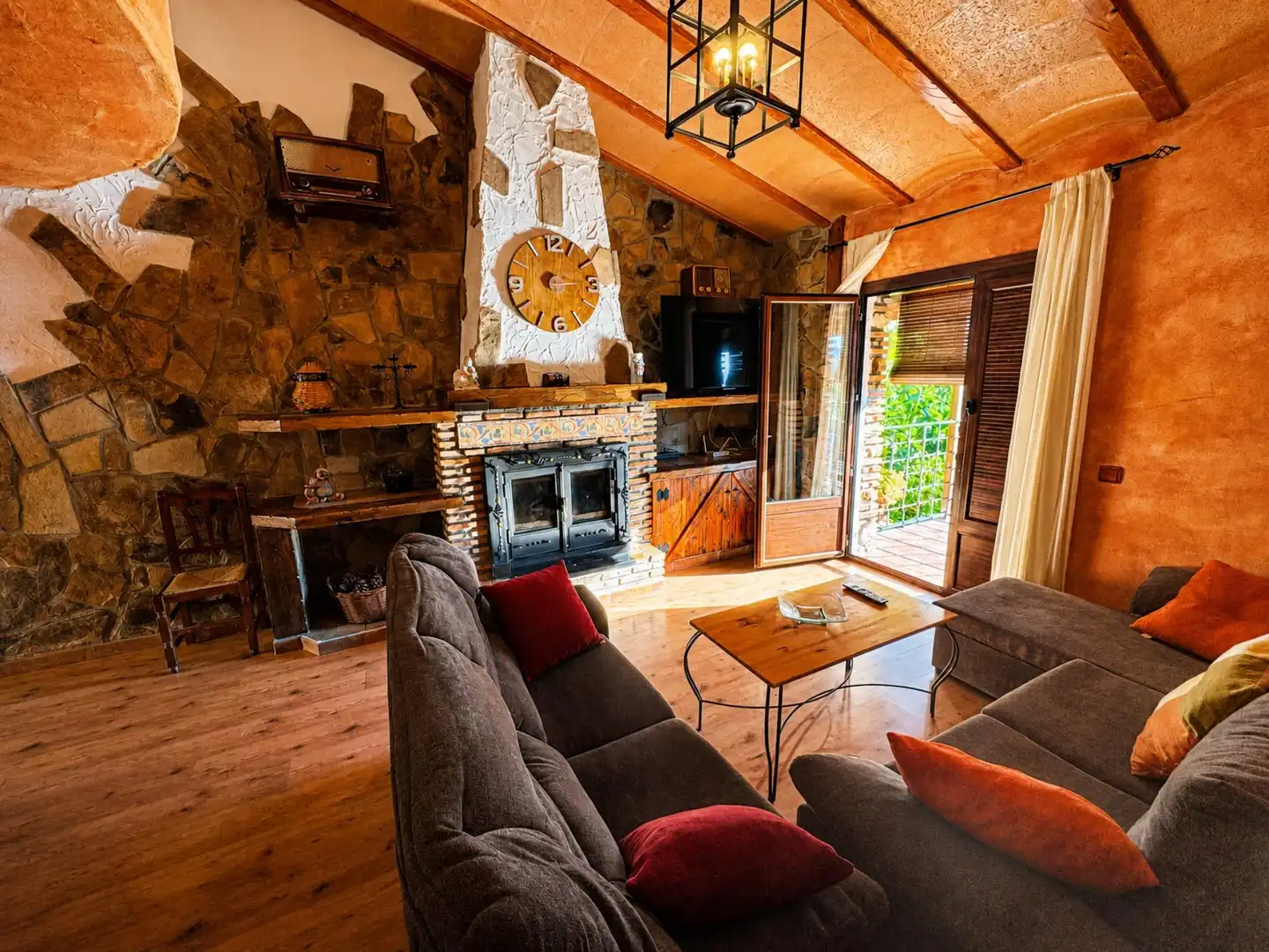 Sala de estar de Finca rústica en venta en Benatae con Calefacción, Jardín privado y Piscina