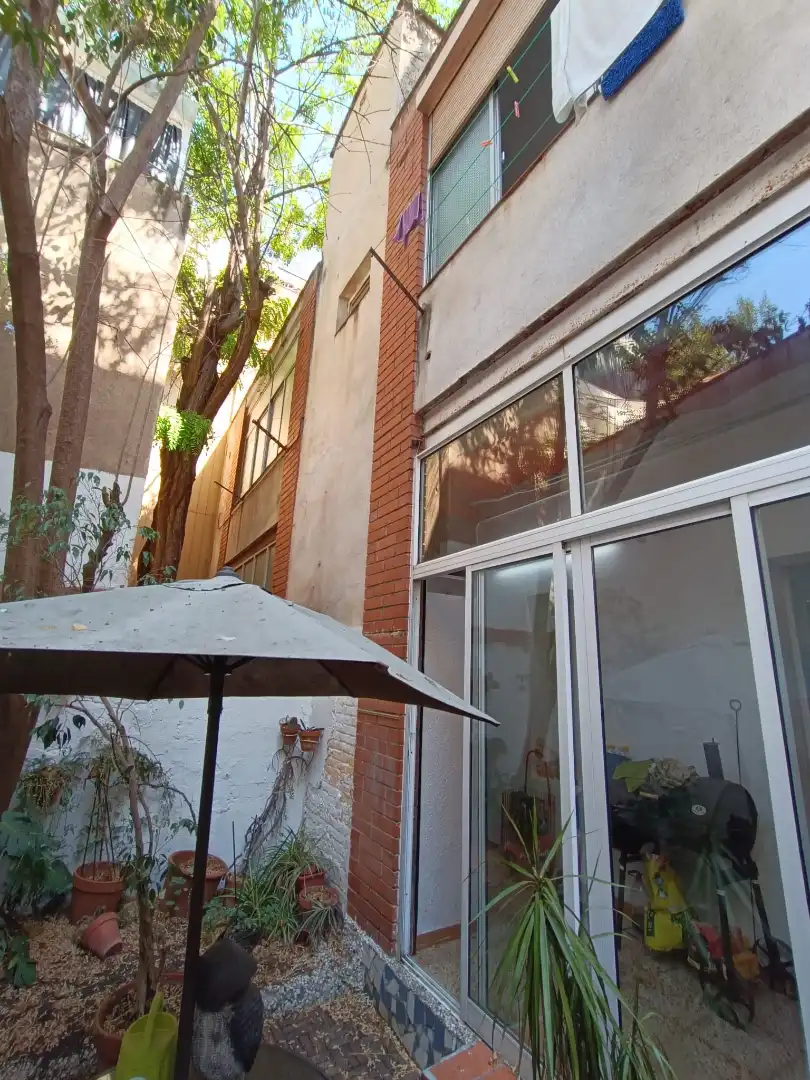 Vista exterior de Piso en venta en Barcelona con Jardín privado, Parquet y Amueblado