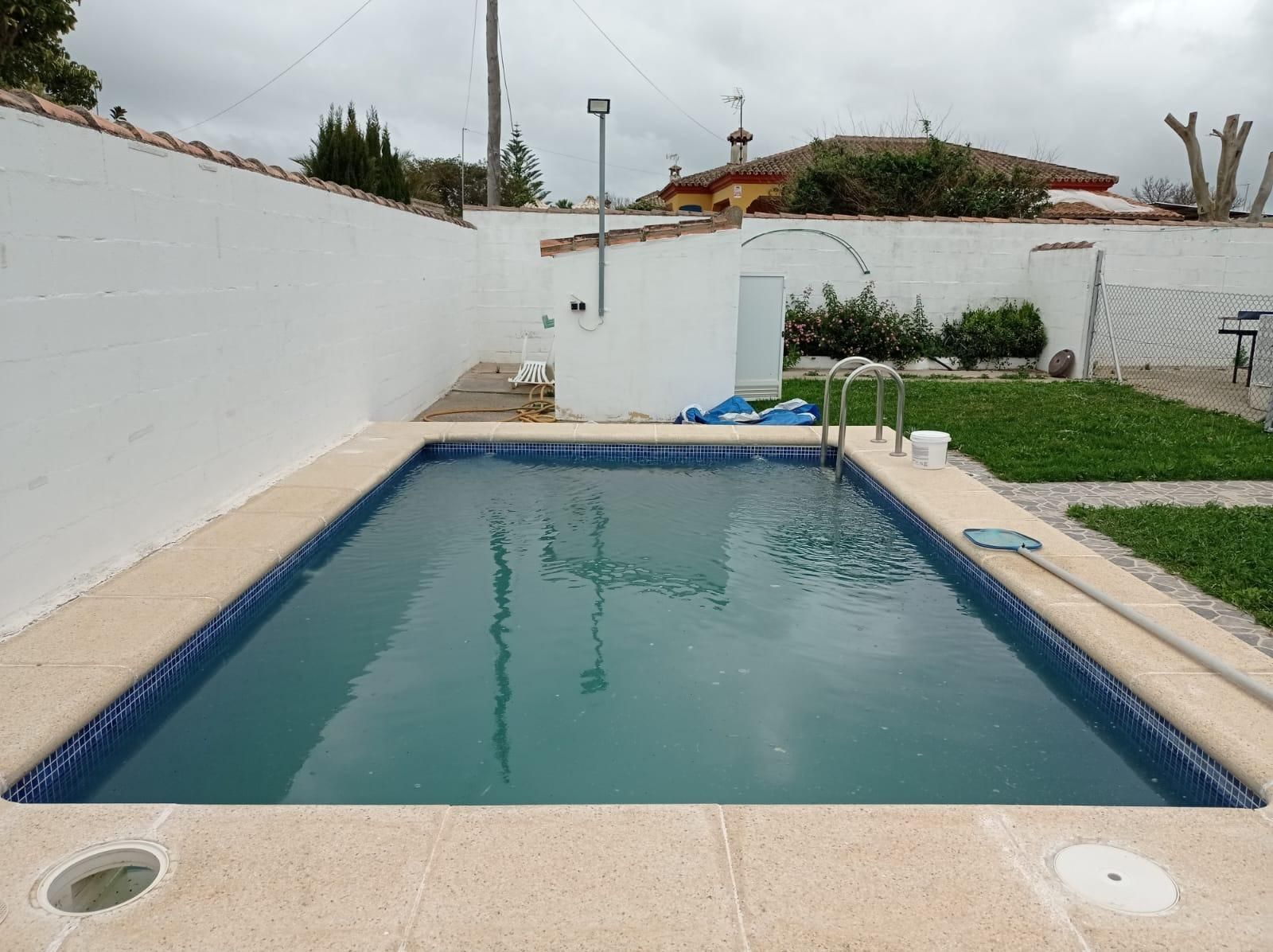 Piscina de Casa o xalet en venda en Chiclana de la Frontera amb Aire condicionat, Calefacció i Jardí privat