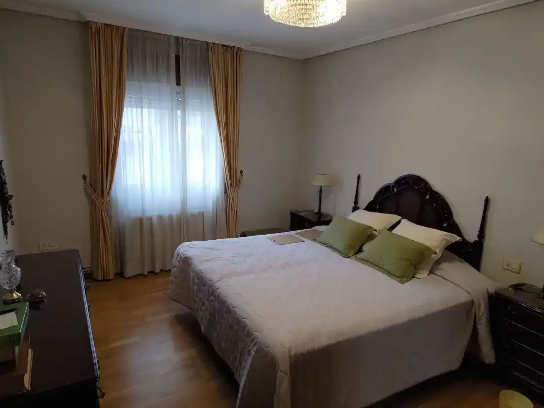 Dormitori de Casa adosada en venda en Cáceres Capital amb Aire condicionat