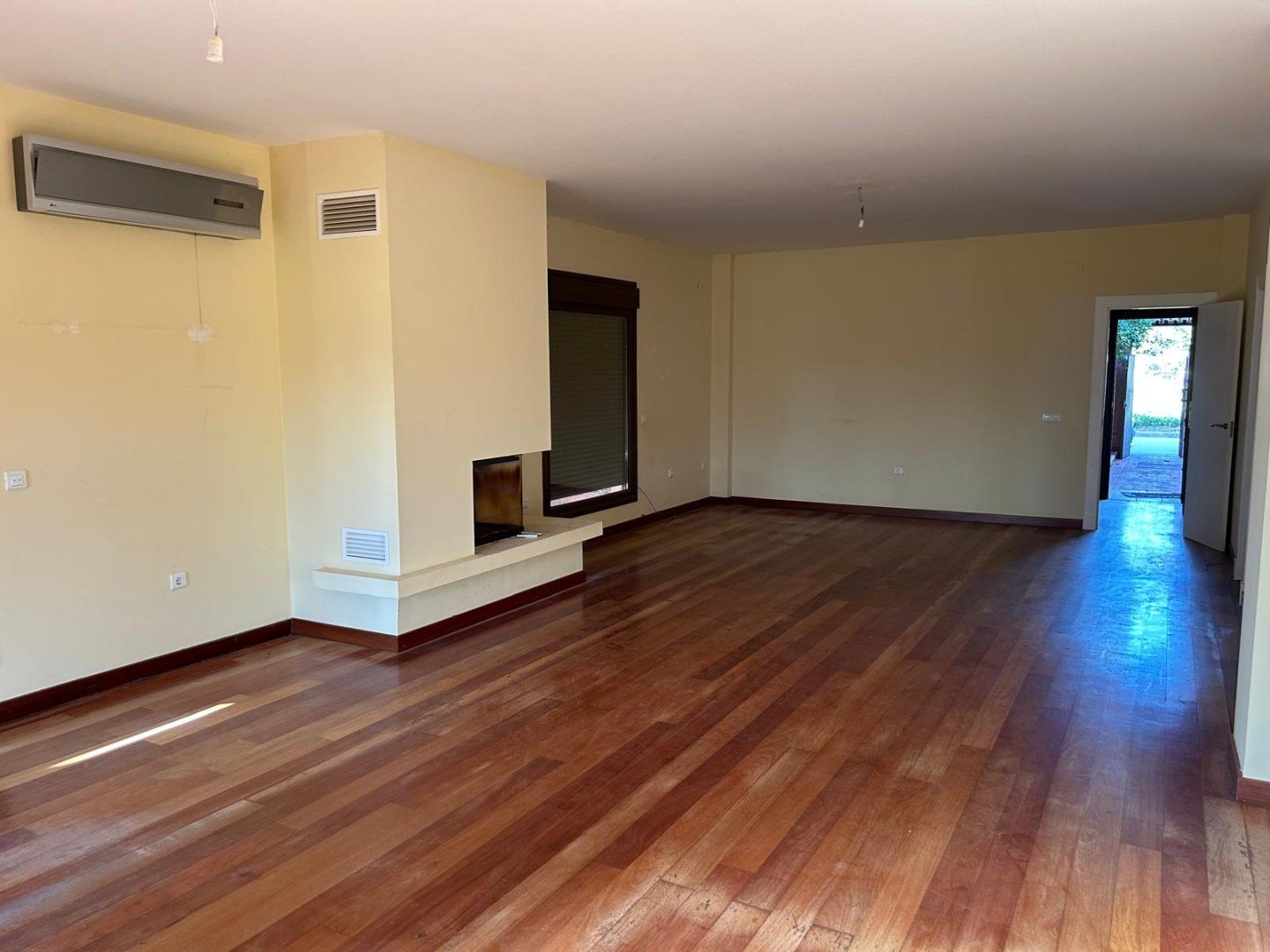 Sala d'estar de Casa o xalet en venda en Aznalcázar amb Aire condicionat, Calefacció i Terrassa