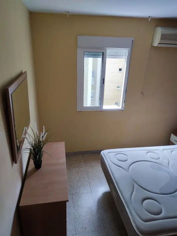 Bedroom of Flat for sale in Sevilla  with Air Conditioner and Storage room