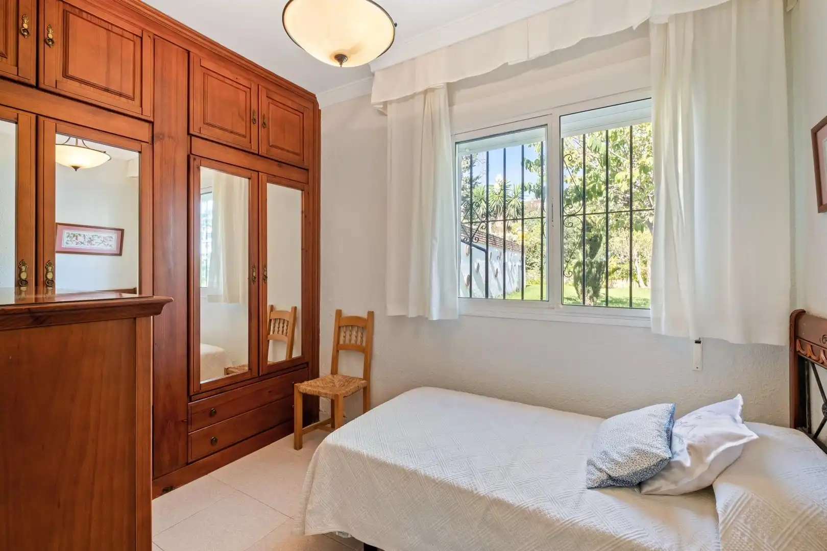Dormitori de Casa o xalet en venda en Alhaurín de la Torre amb Aire condicionat, Calefacció i Jardí privat