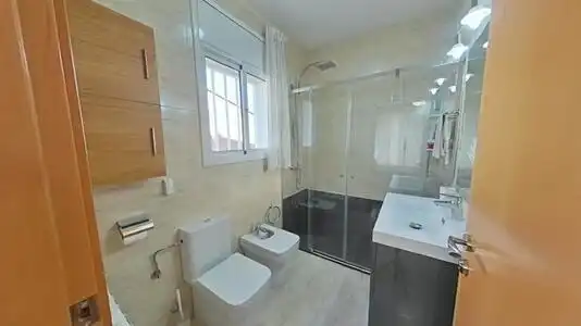 Baño de Casa o chalet en venta en Santa Perpètua de Mogoda con Aire acondicionado, Calefacción y Jardín privado