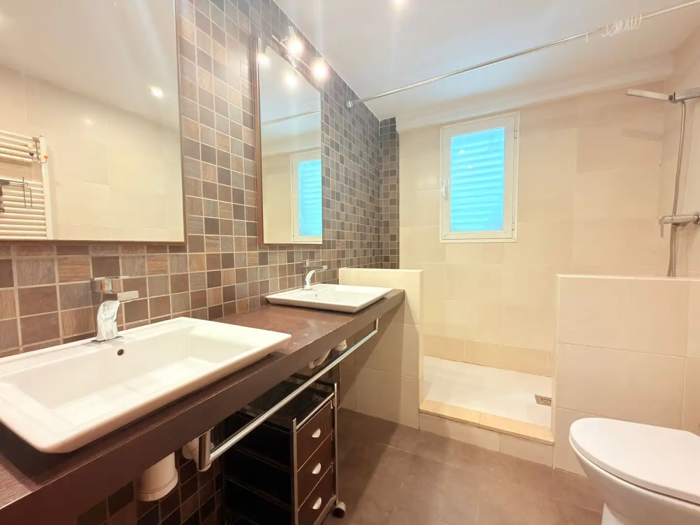 Bathroom of Flat for rent in Valencia  with Air Conditioner, Heating and Furnished
