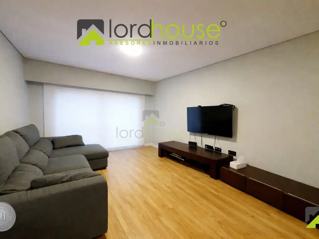 Piso con ascensor en venta en Calle Jose Mouliaa