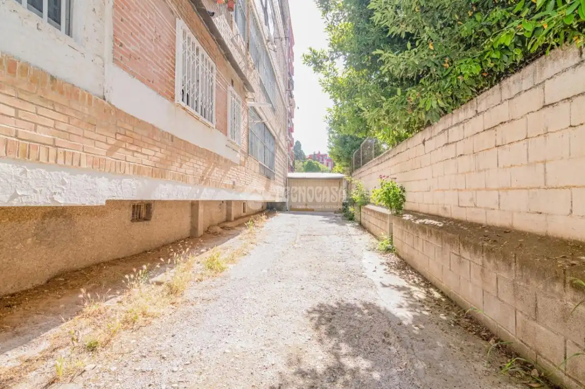 Vista exterior de Pis en venda en Granada