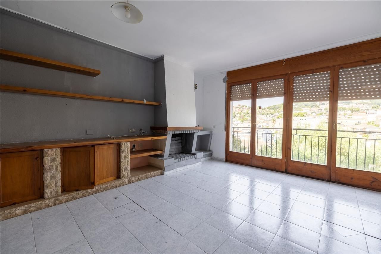 Sala d'estar de Casa adosada en venda en Calafell amb Terrassa i Balcó