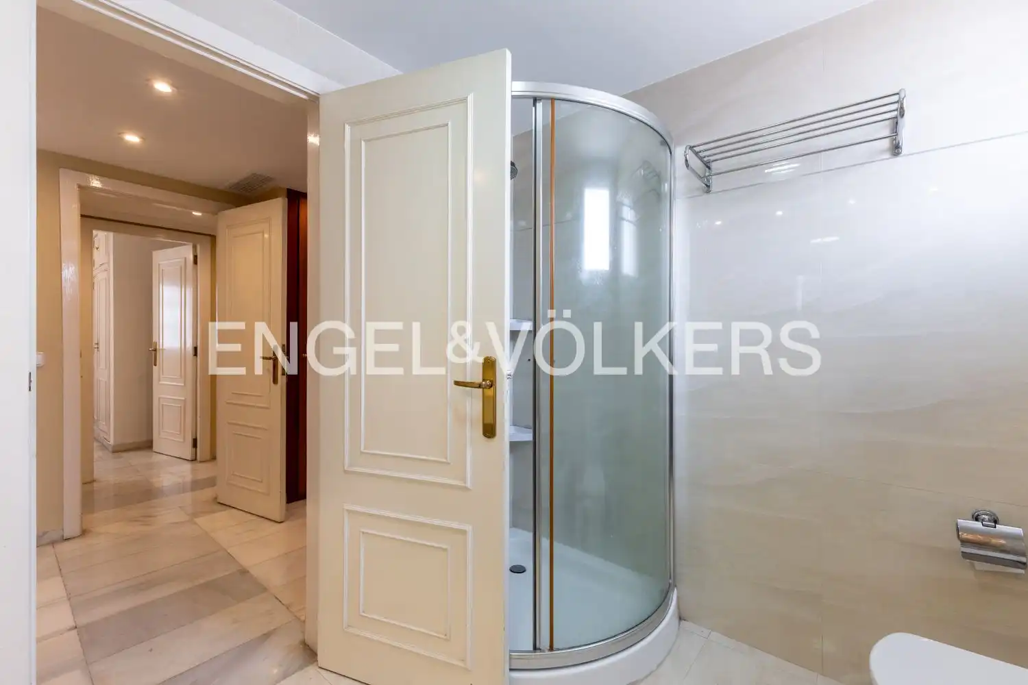 Baño de Piso en venta en Valencia con Aire acondicionado, Calefacción y Trastero