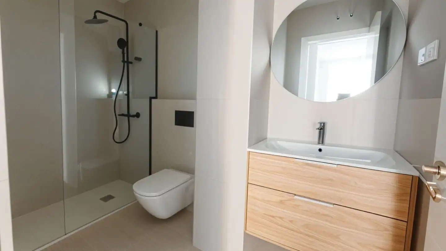 Bathroom of Flat for sale in Madrid  with Air Conditioner, Heating and Terrace