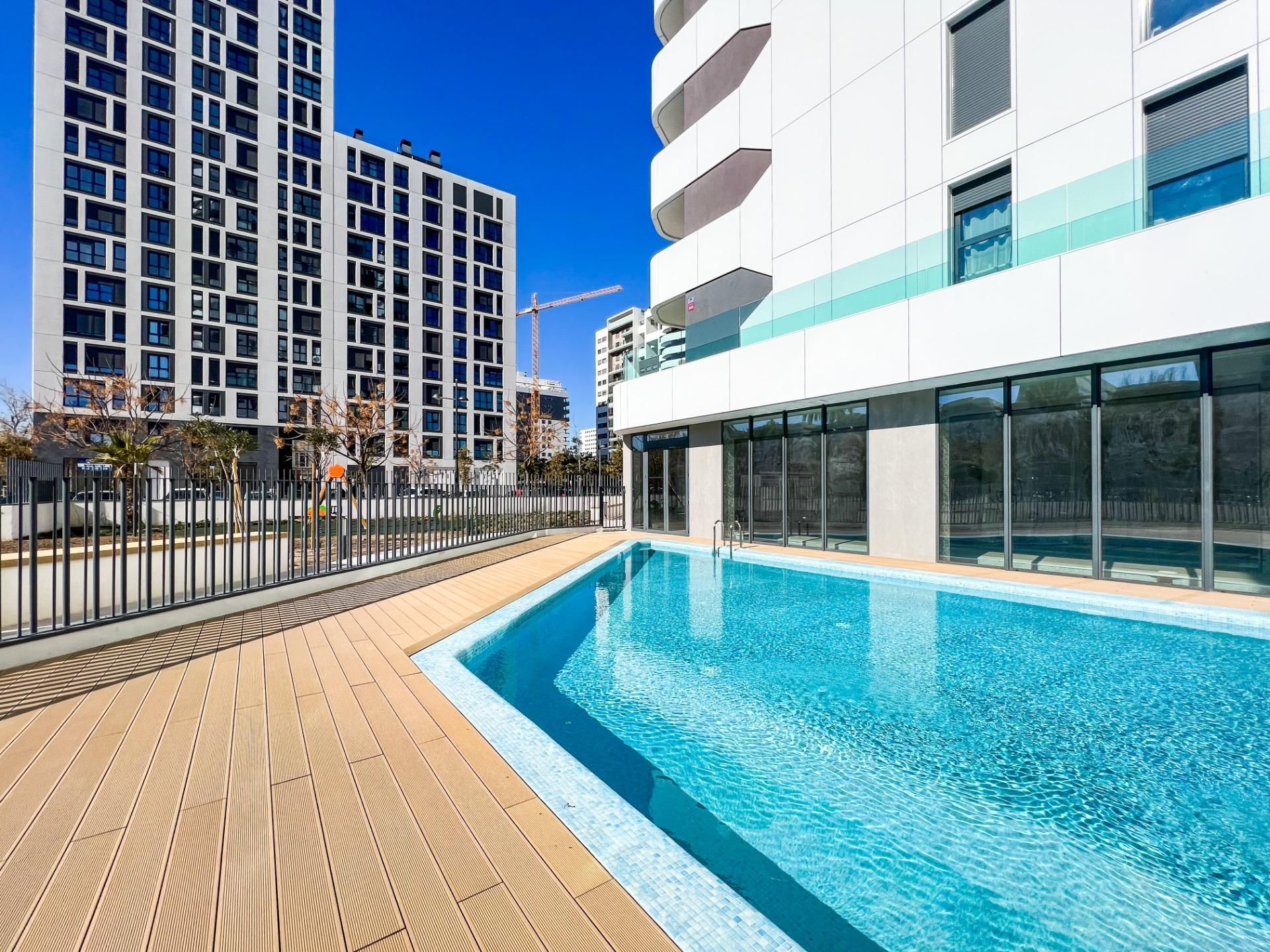 Swimming pool of Flat for sale in  Valencia Capital  with Air Conditioner, Private garden and Terrace