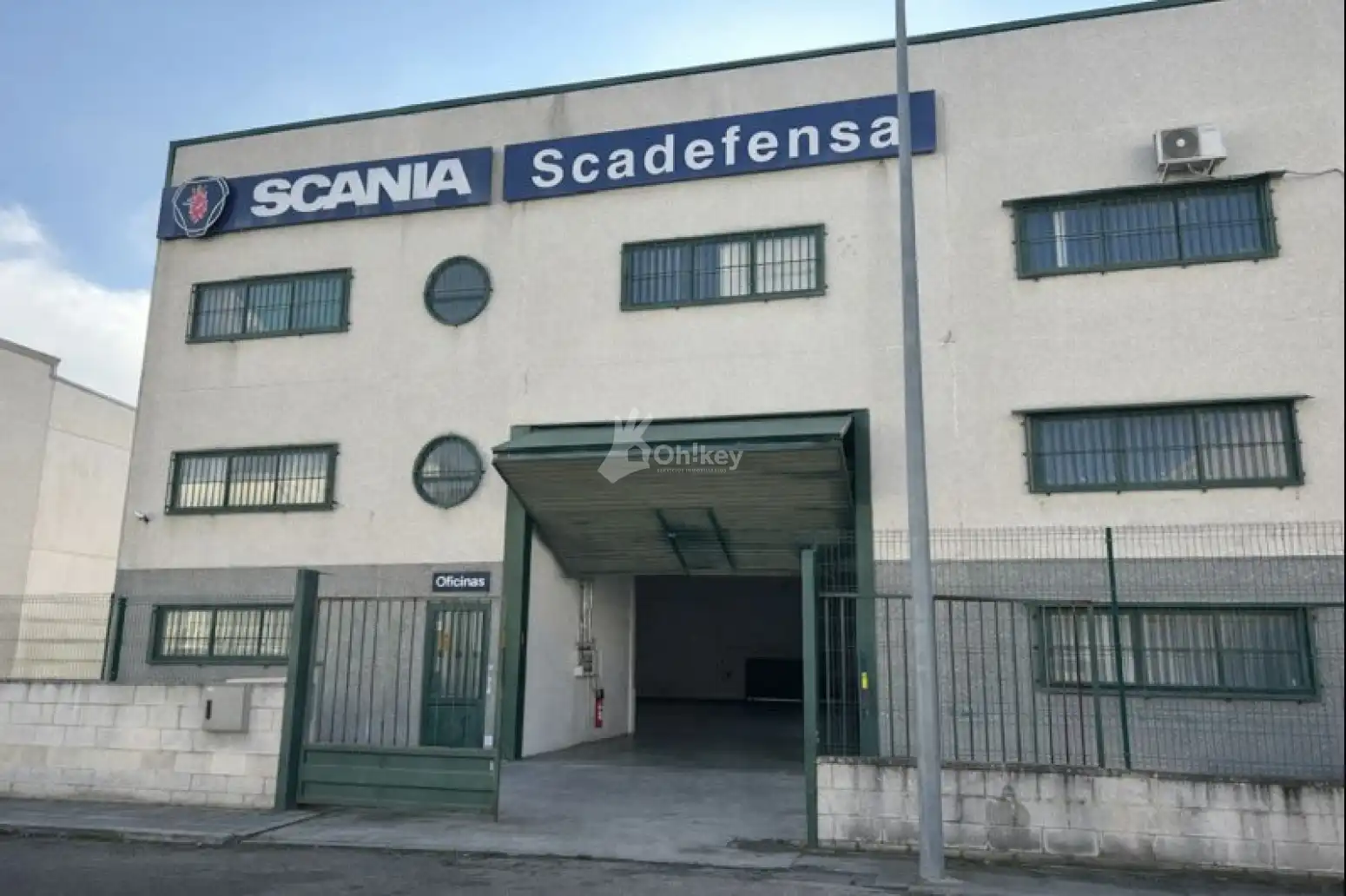 Vista exterior de Nave industrial en venta en Casarrubuelos