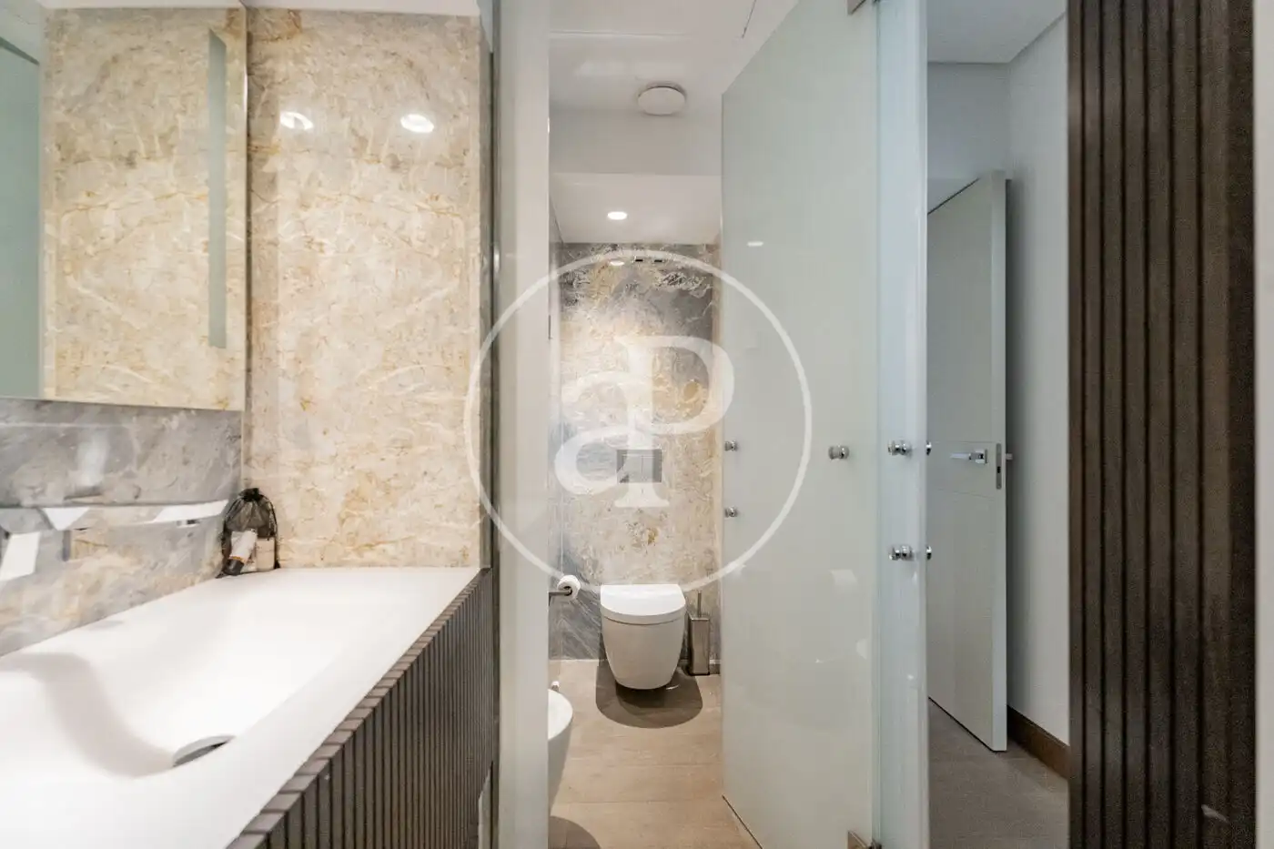 Baño de Piso en venta en Madrid con Aire acondicionado, Calefacción y Jardín privado