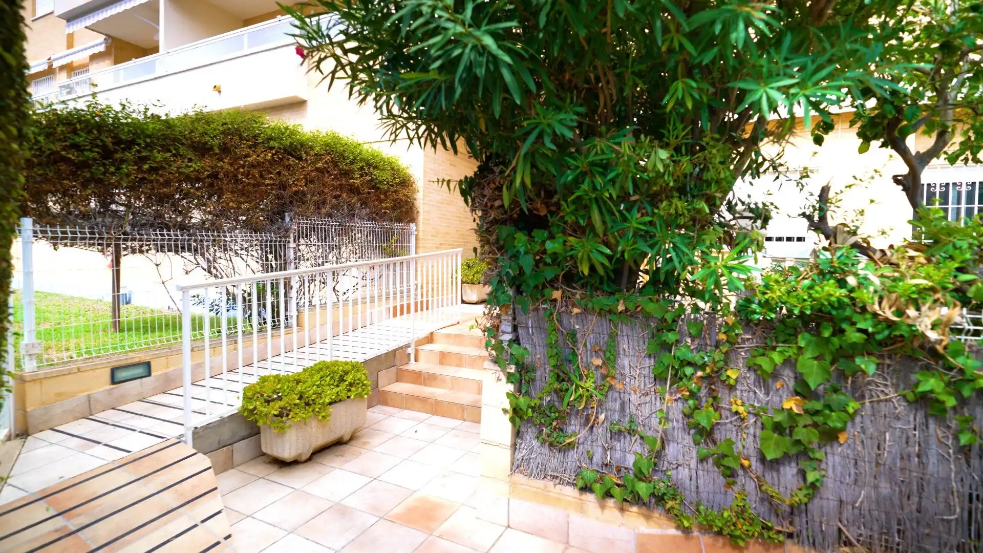 Jardín de Planta baja en venta en El Campello con Aire acondicionado, Calefacción y Jardín privado