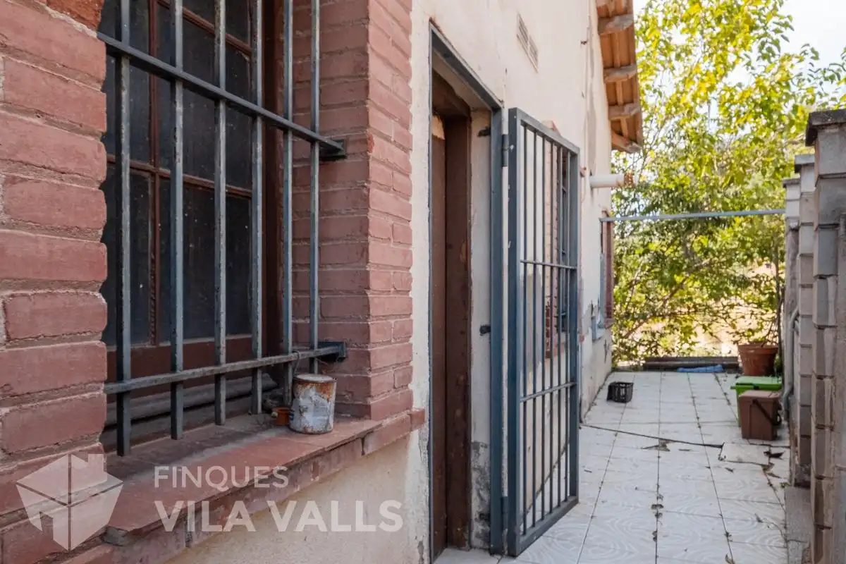 Vista exterior de Casa o xalet en venda en Palau-solità i Plegamans amb Jardí privat