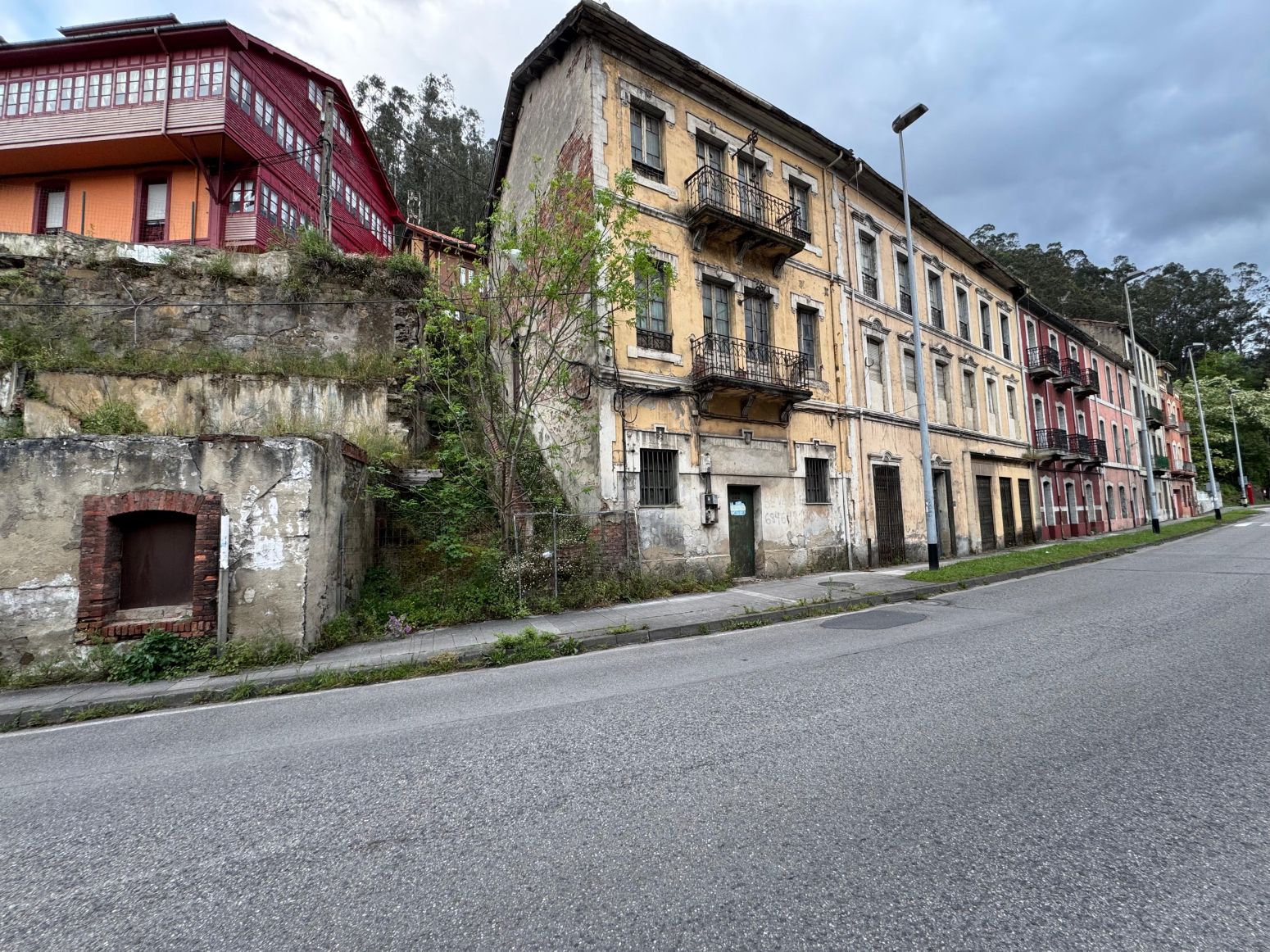 Exterior view of Single-family semi-detached for sale in Mieres (Asturias)