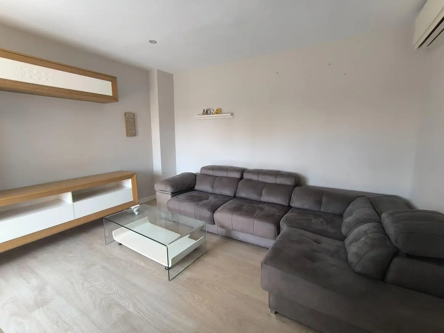 Wohnzimmer von Wohnung zur Miete in Málaga mit Klimaanlage, Privatgarten und Terrasse
