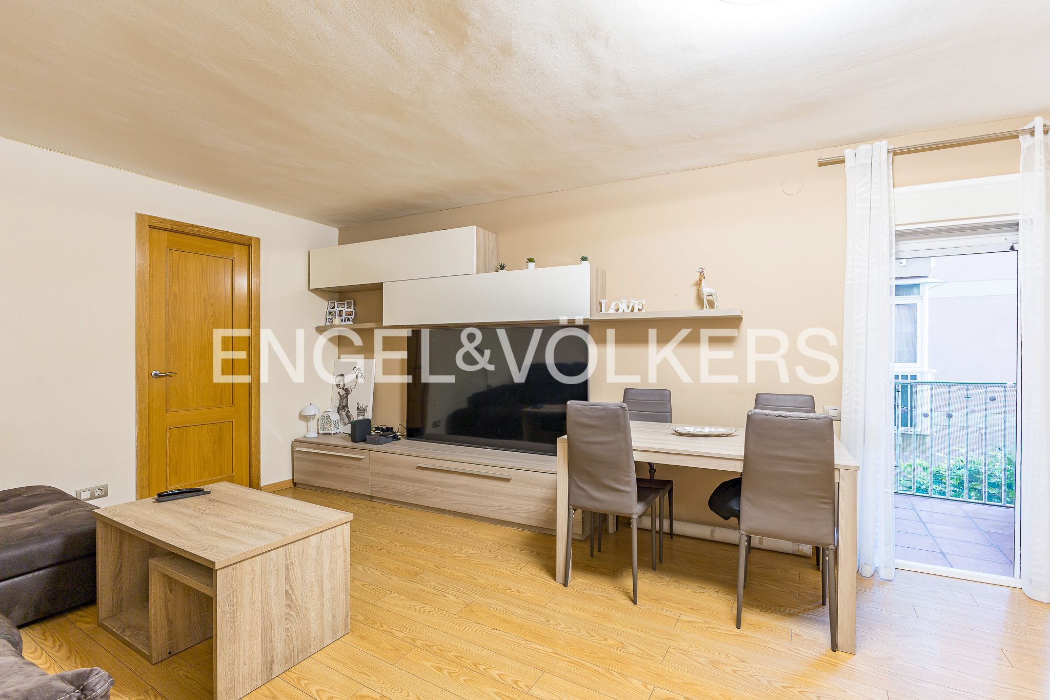 Sala d'estar de Apartament en venda en Sant Feliu de Llobregat amb Aire condicionat, Calefacció i Parquet