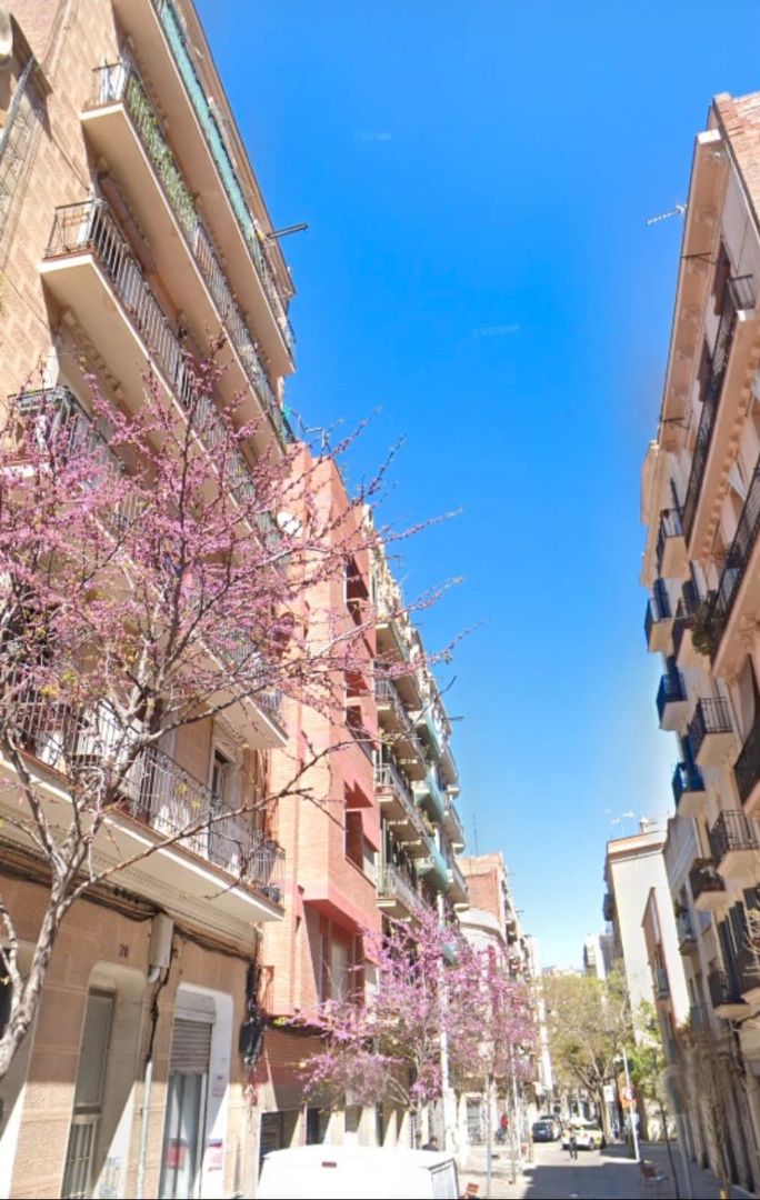 Exterior view of Flat for sale in  Barcelona Capital  with Heating, Oven and Alarm