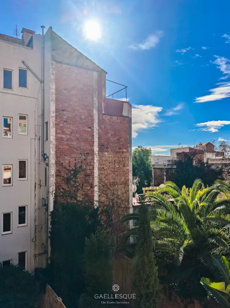 Vista exterior de Casa adosada en venda en Barcelona amb Calefacció, Jardí privat i Terrassa