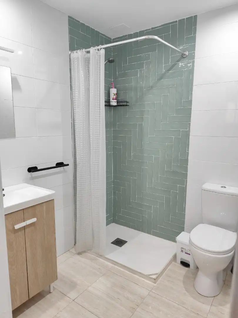 Baño de Estudio de alquiler en Sanlúcar de Barrameda con Aire acondicionado, Calefacción y Amueblado