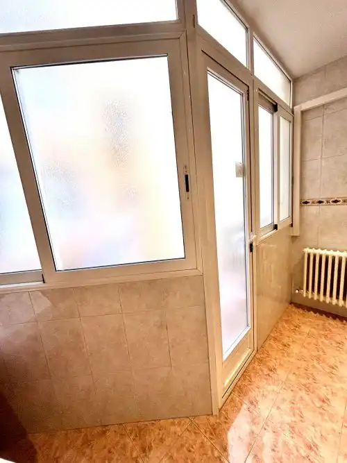 Bathroom of Flat for rent in Madrid  with Air Conditioner, Heating and Parquet flooring