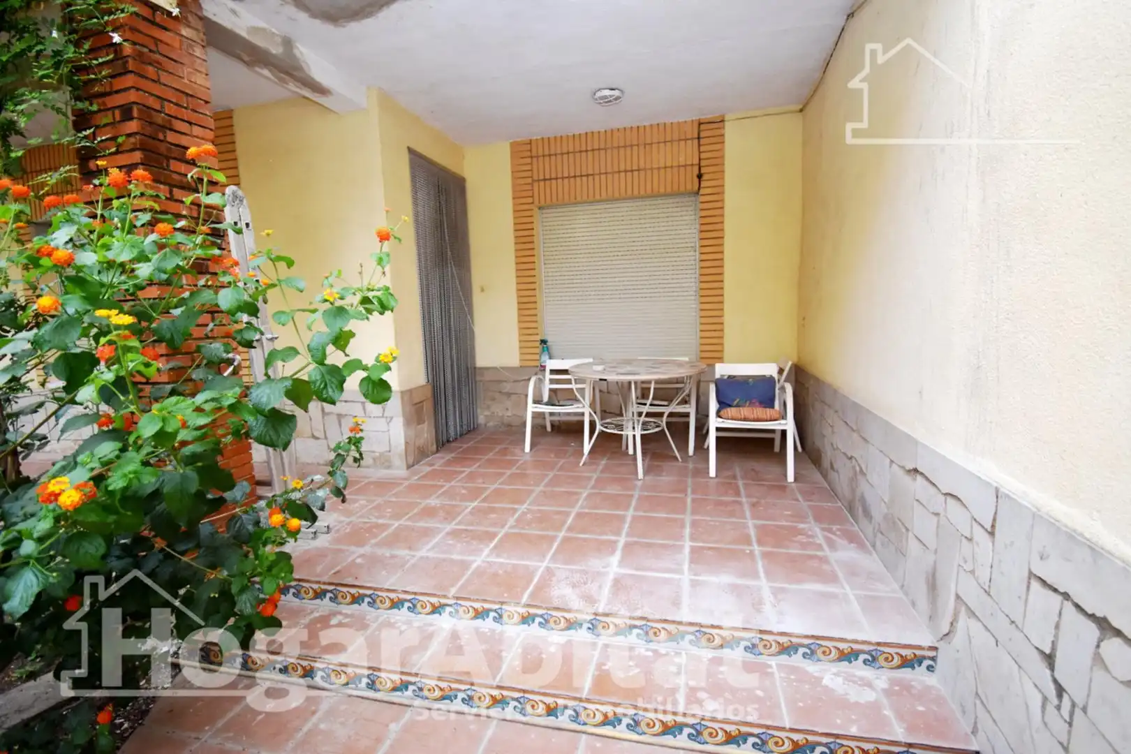 Vista exterior de Casa adosada en venda en Oropesa del Mar / Orpesa amb Terrassa, Traster i Moblat