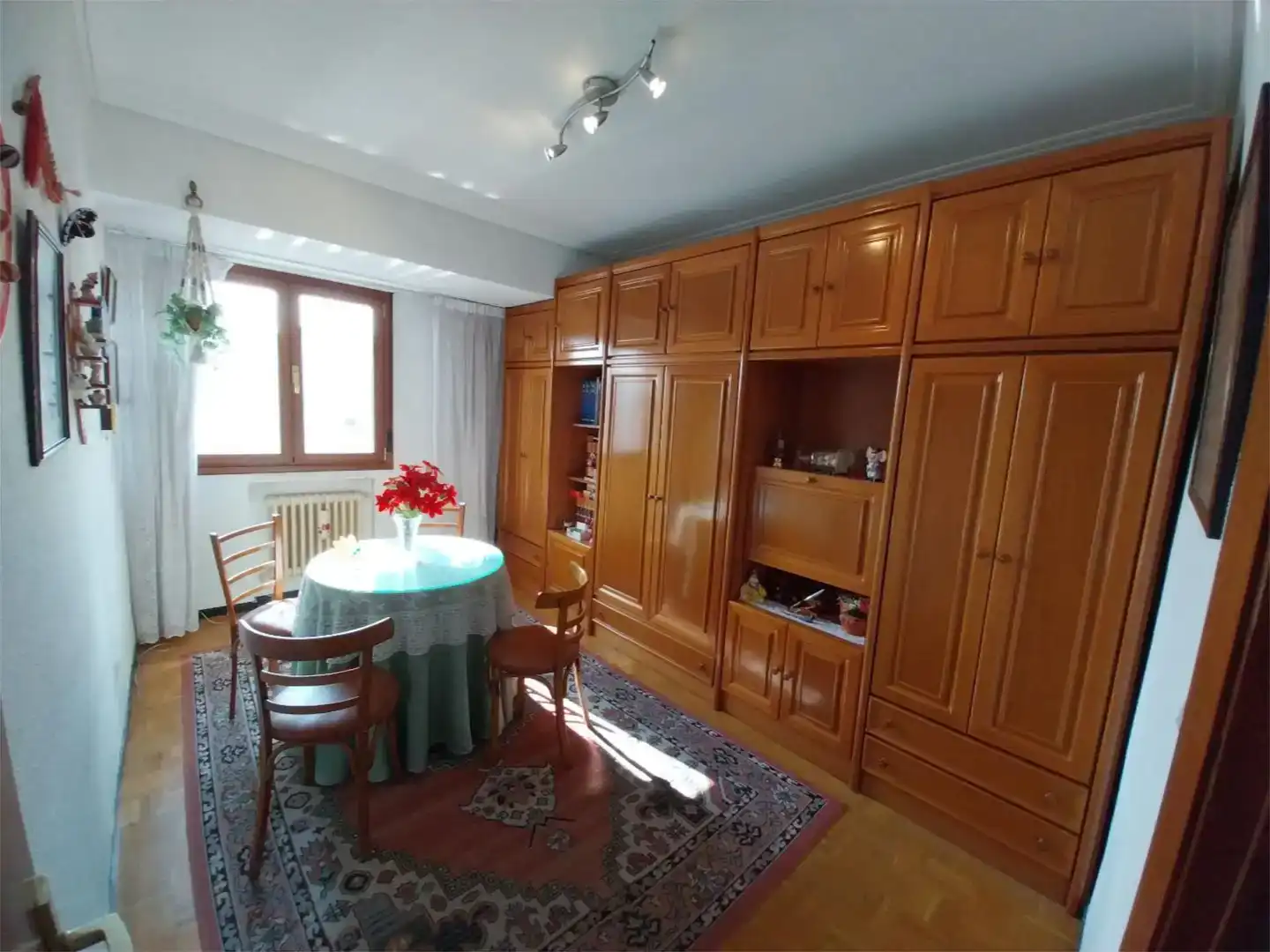 Sala d'estar de Pis en venda en Vitoria - Gasteiz amb Balcó